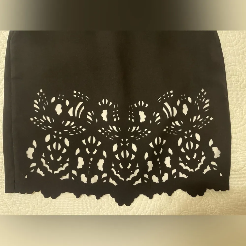 Worthington cut out lined skirt. Size 6 - Image 4