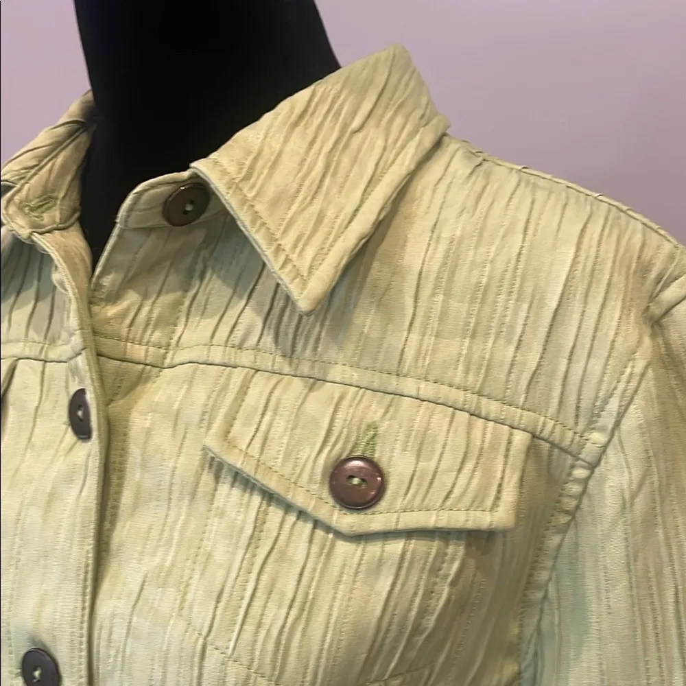 Women's kiwi Green Jacket like new button front Size 14P - Image 2