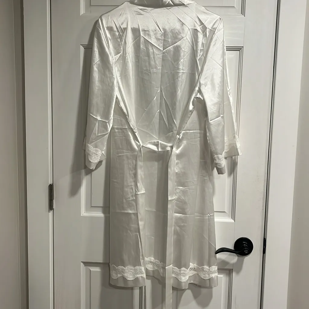 White Satiny Robe with Lace Detail Perfect for Brides Size Medium - Image 6