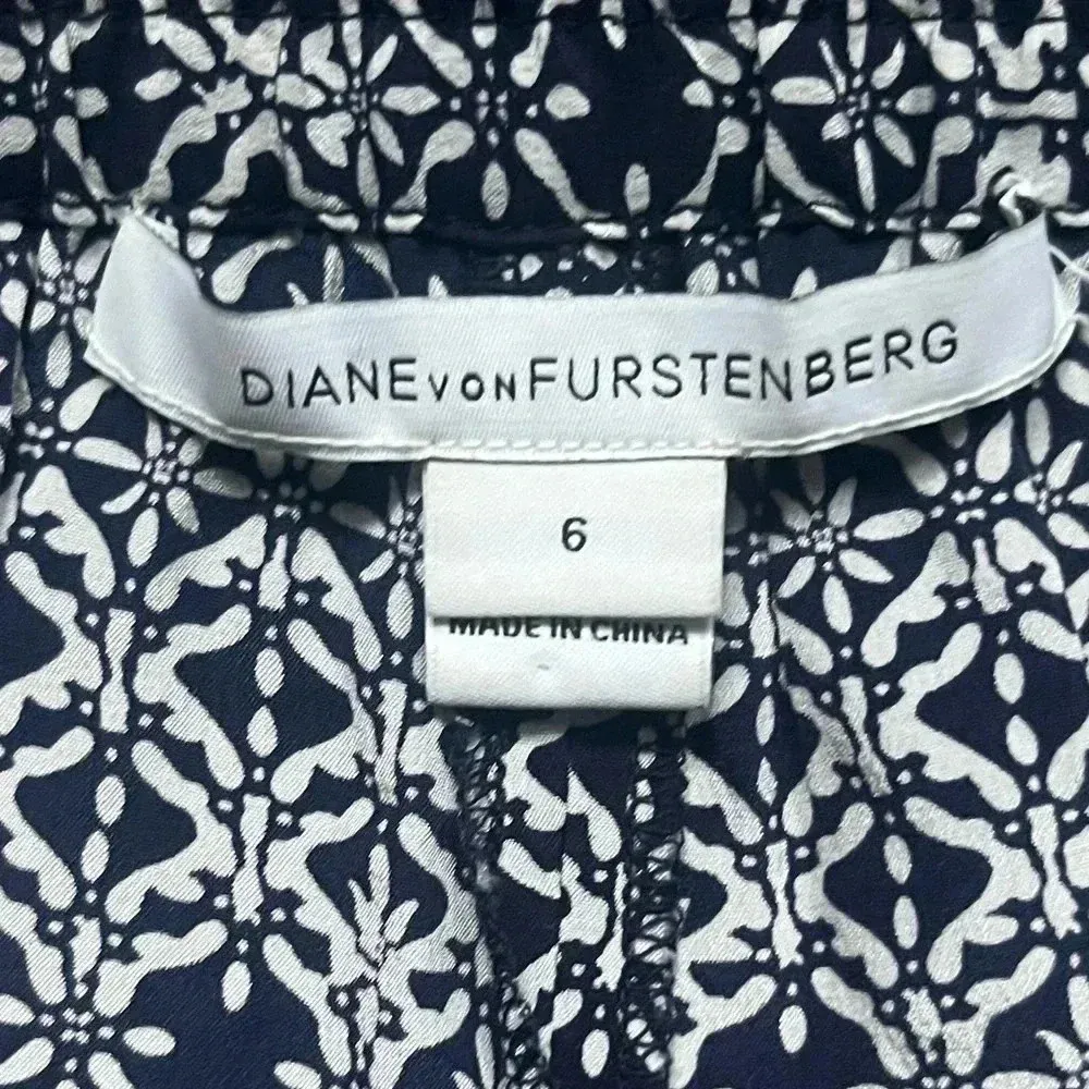 Diane Von Furstenberg 100% Silk Navy Geometric Tribal Print Drawstring Pants 6 - Image 4