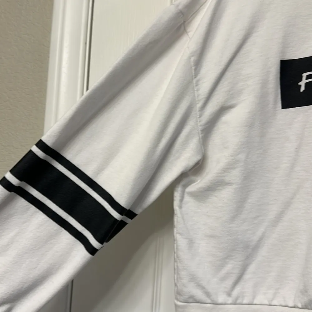 Junior's FRIENDS TV Show Iconic Logo Graphic Sweatshirt Pullover Crewneck Sz XL - Image 4