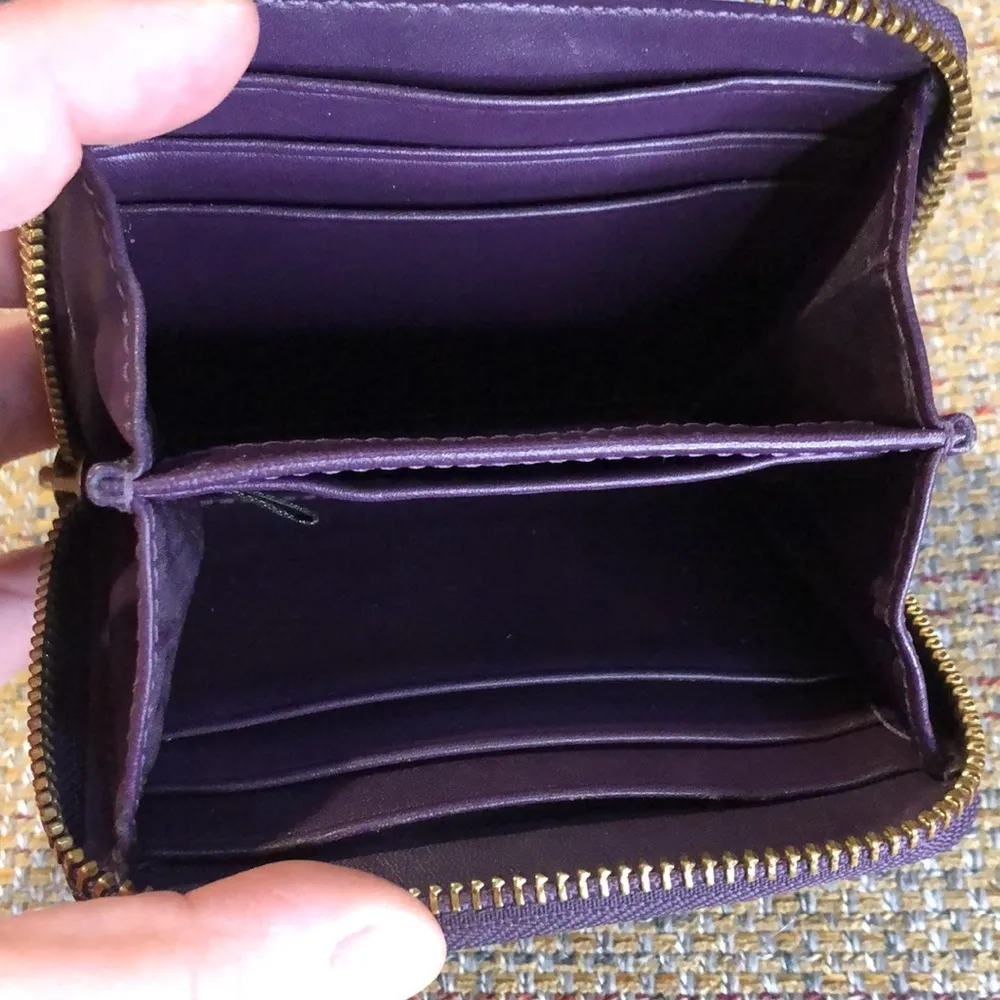 Vintage COACH Purple Patent Leather Compact Zip Around Wallet RARE - Image 5