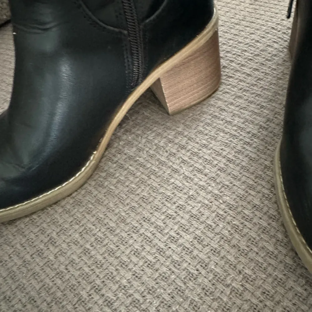 Women’s boots Size 7 - Image 5