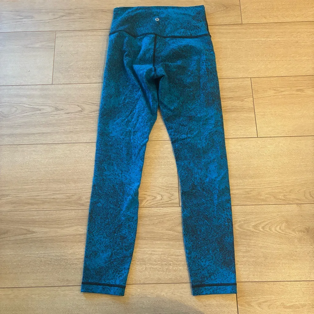 Lululemon Women’s High Times Pant Spray Jacquard Blue 7/8 Legging Size 6 - Image 6