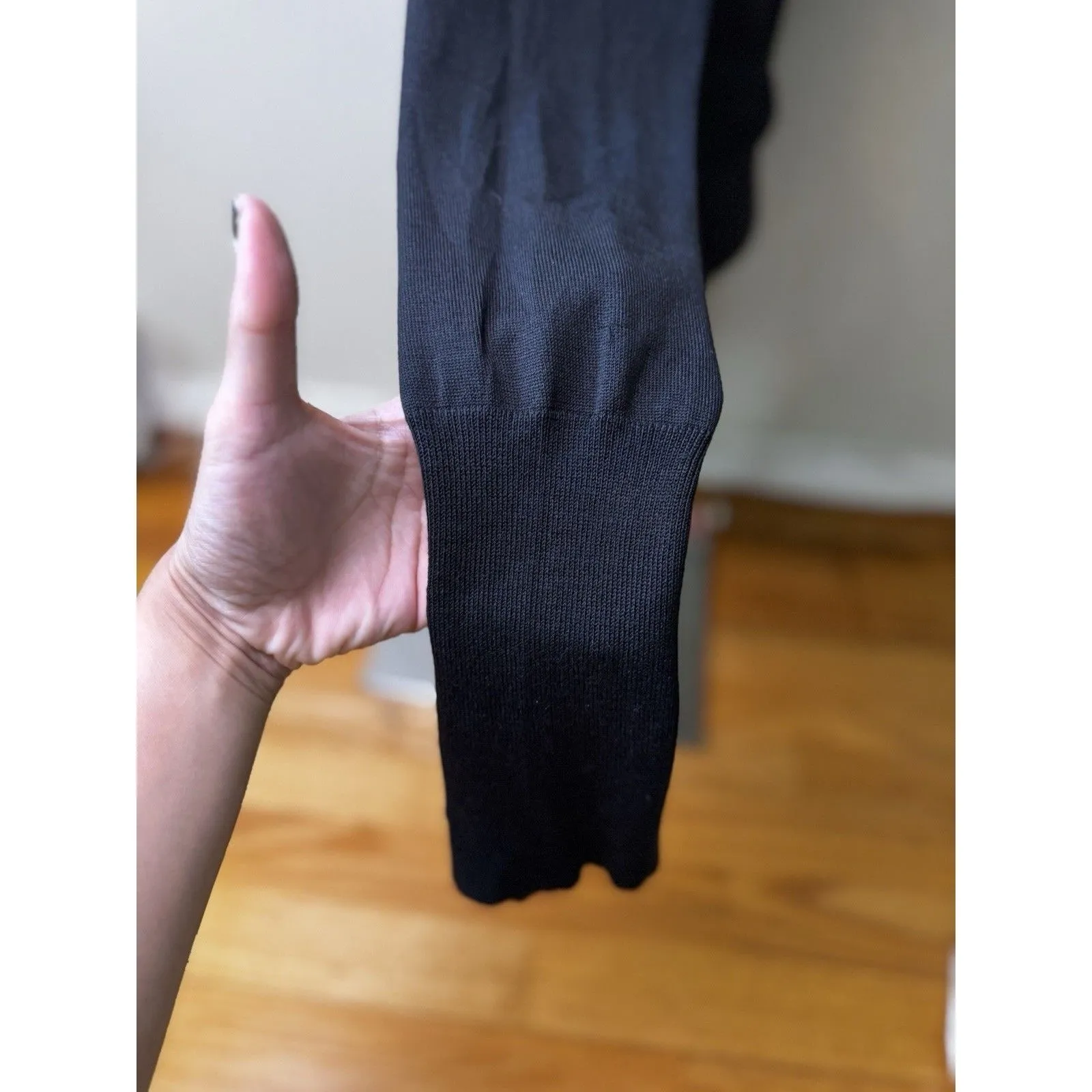 Banana Republic Stretch Women's Long Sleeve V-neck Silk Blend Sweater Black S - Image 13