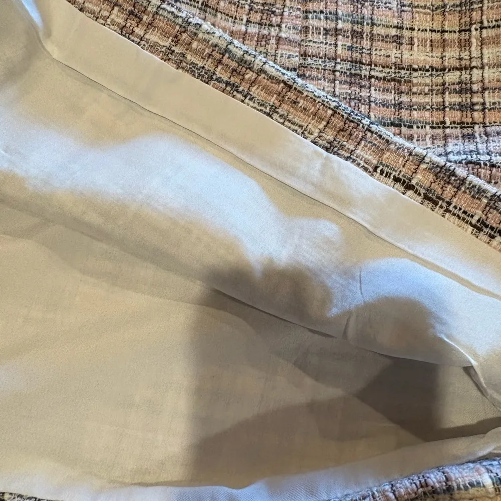 Pink Lily Tweed Mini Skirt faux pearl button detail women’s size M - Image 12