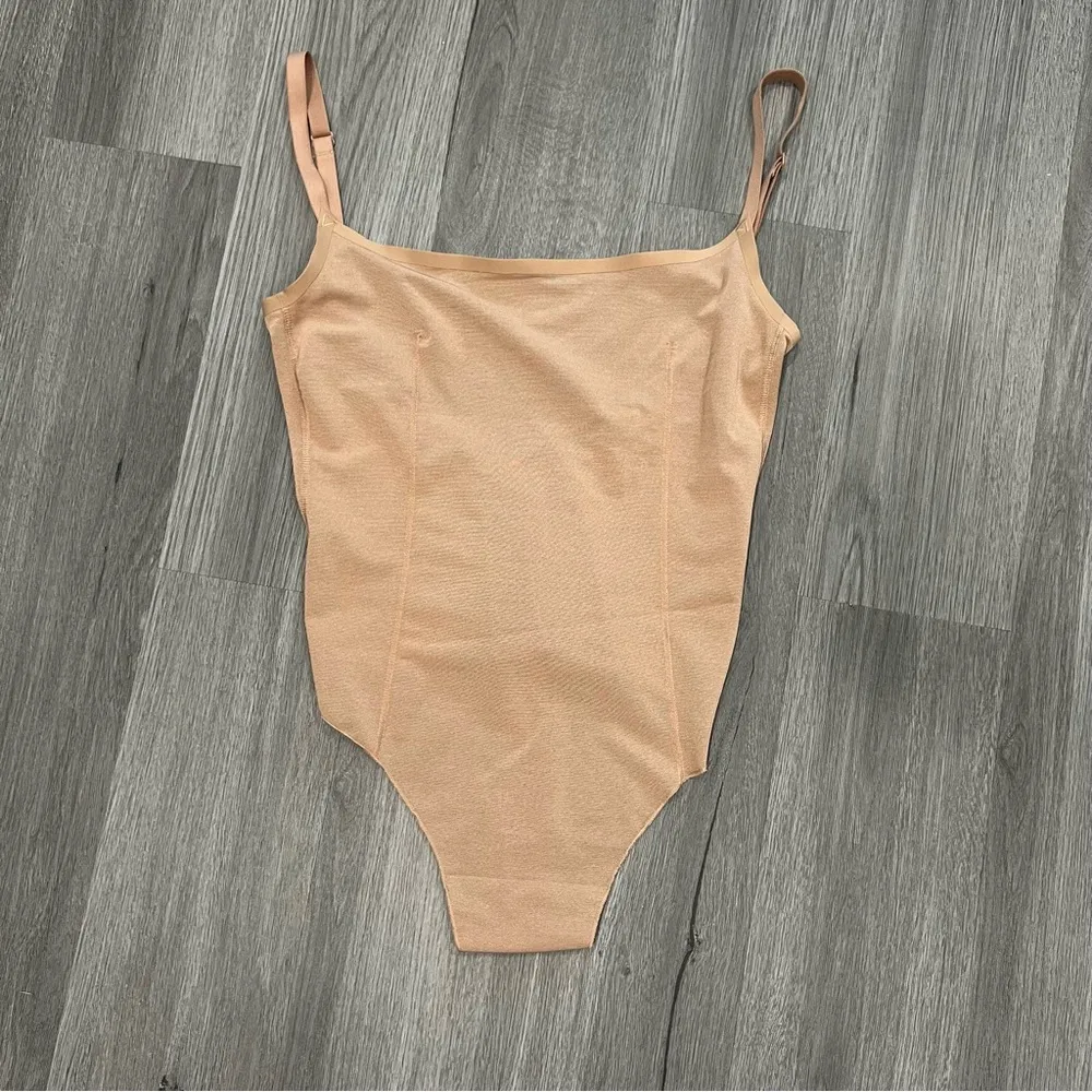 NEW Skims Sheer Sculpt Thong Bodysuit in Sienna Medium - Image 2