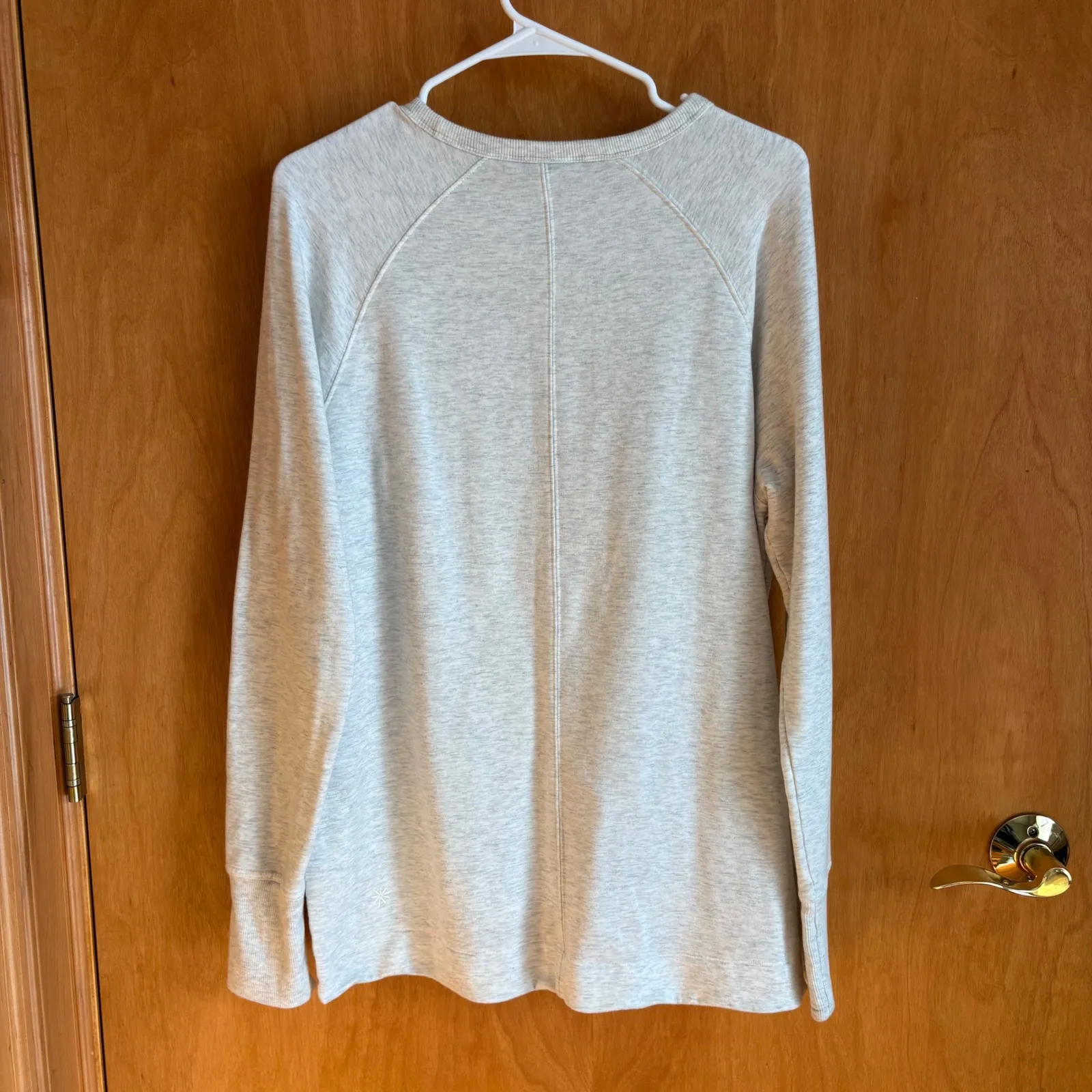 Athleta Light Gray Heathered Long Sleeve Pullover Sweatshirt Top Womens M - Image 2