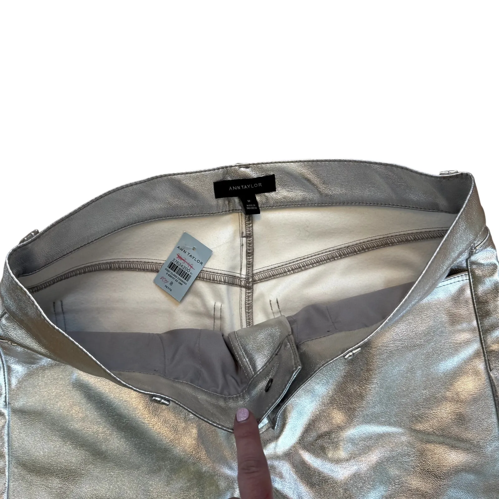 NWT Ann Taylor The Ankle Boot Pant in Metallic Faux Leather Silver 8P - Image 5
