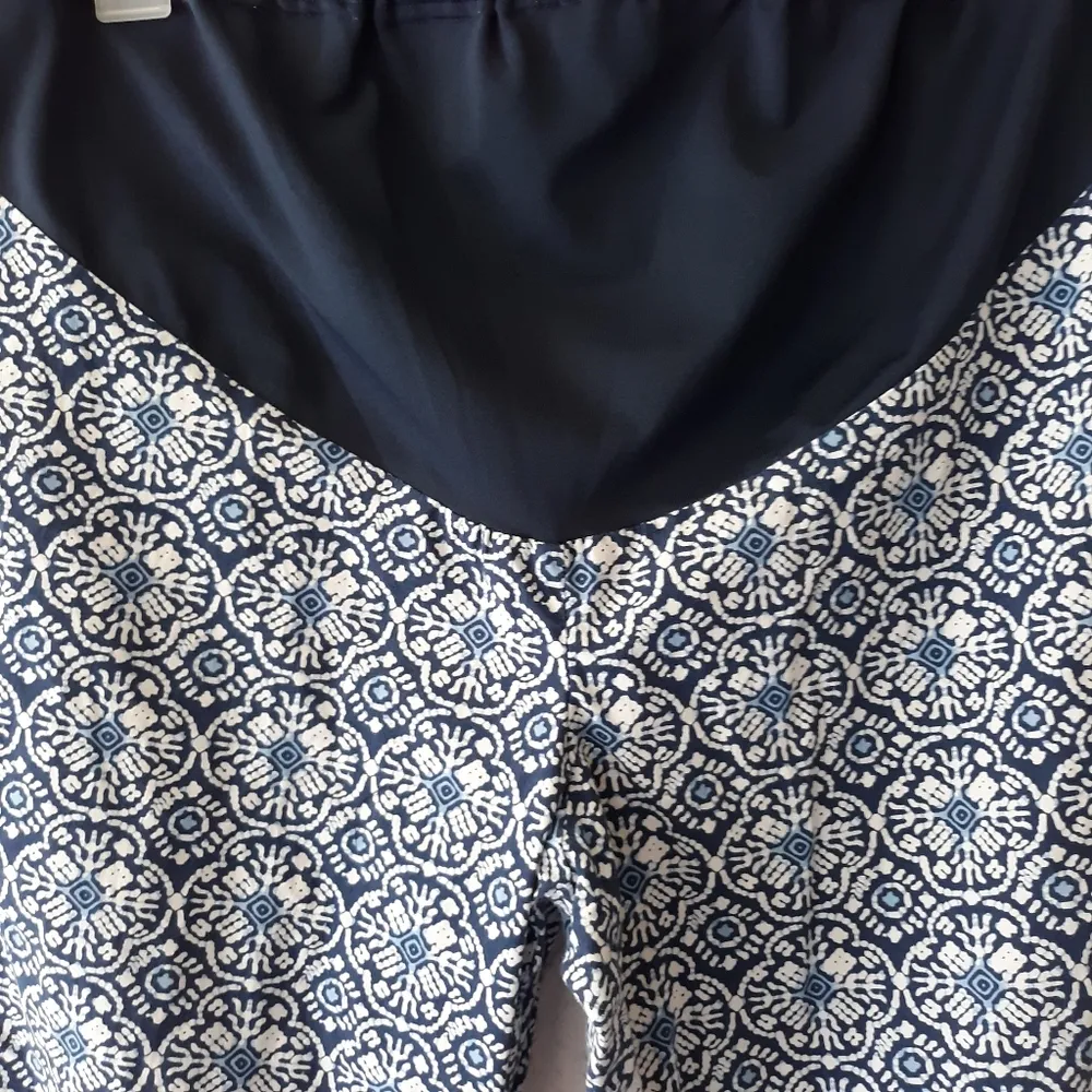 Old Navy Maternity Women's Blue Capri Crop Pants - Image 2