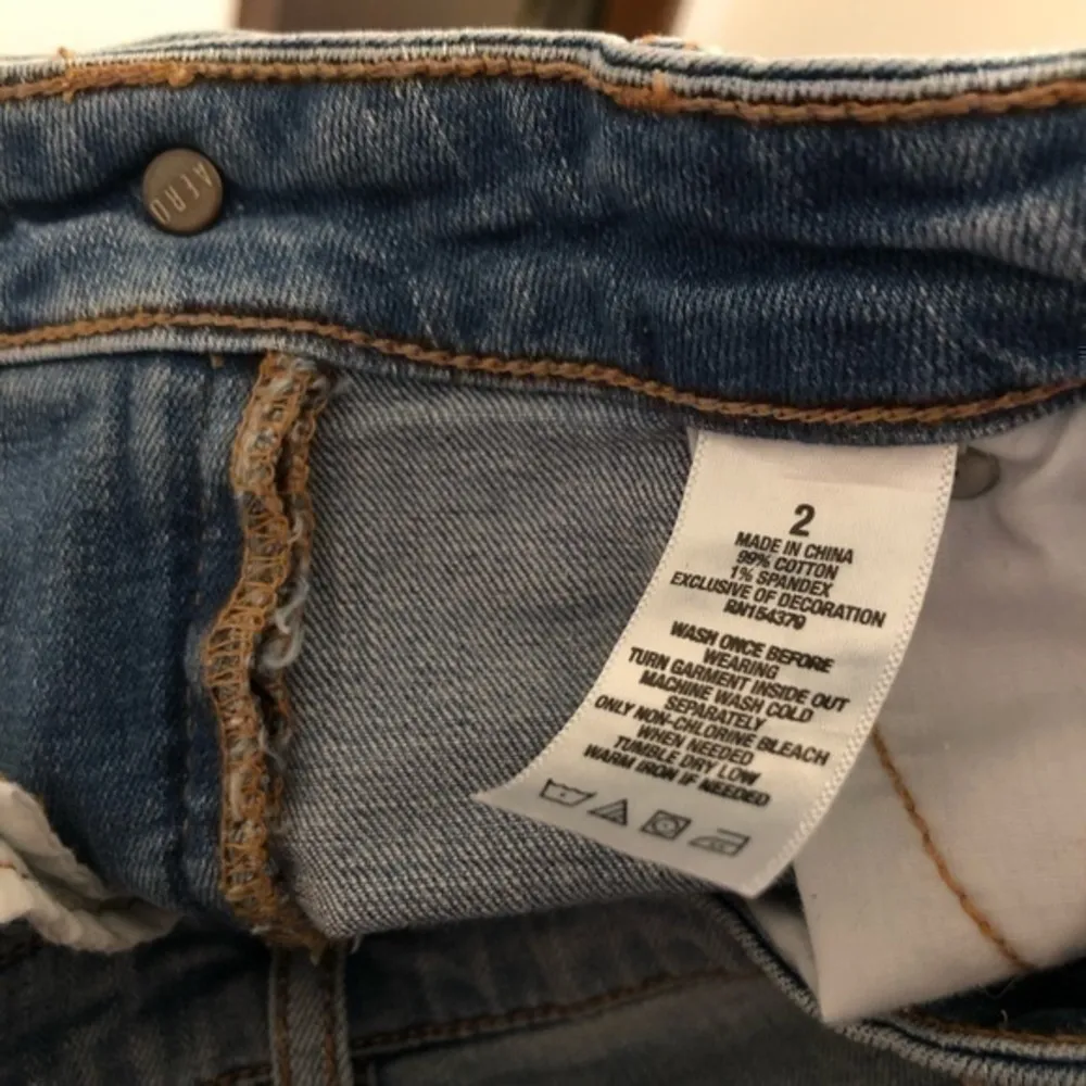 AEROPOSTALE AERO Light Wash Destroyed Denim Midi Shorts Ripped Cuffed JUNIORS 2 - Image 7