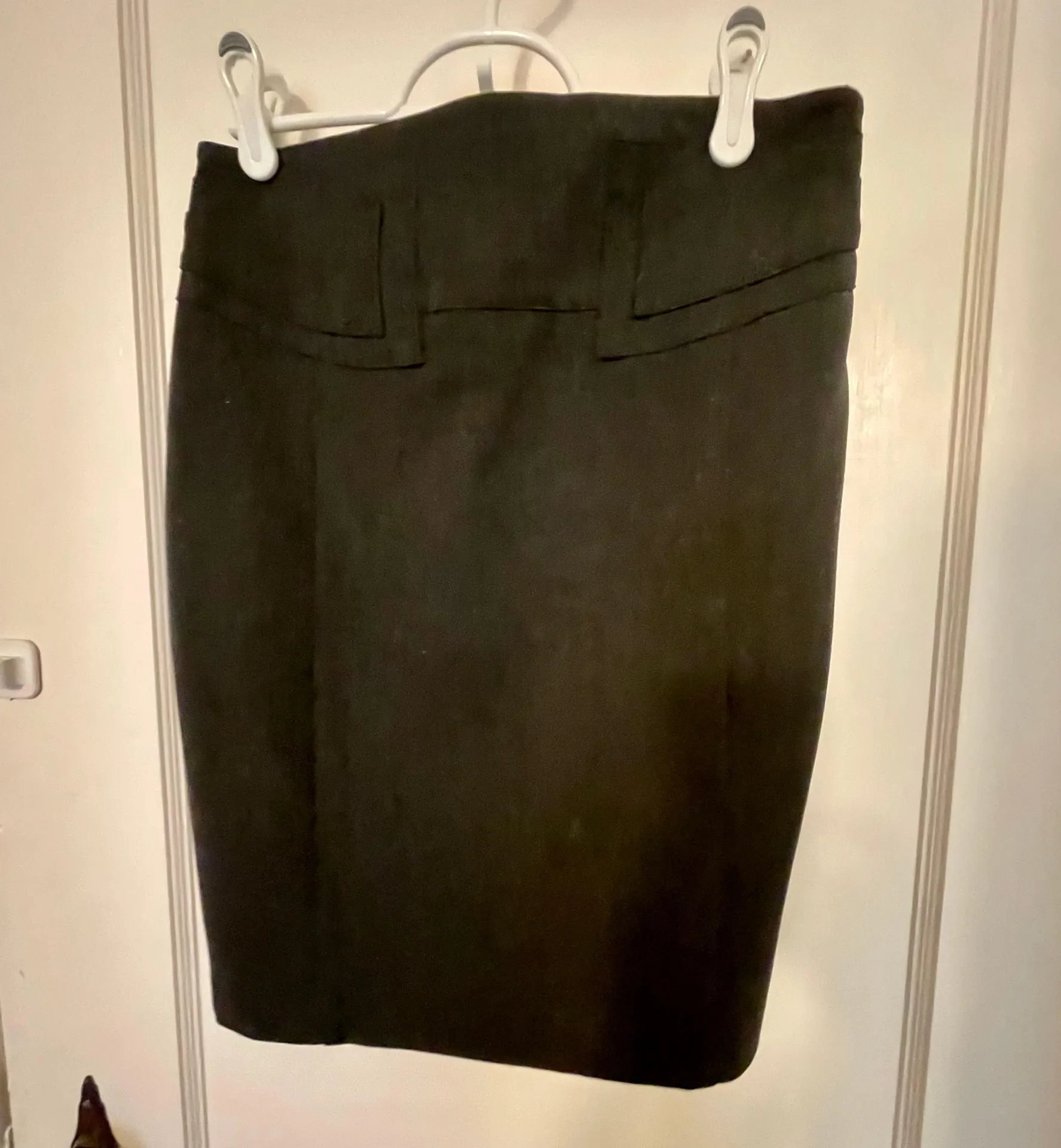 EXPRESS Women's Black High Waist Buckle Back Lined Casual Pencil Skirt - Image 9