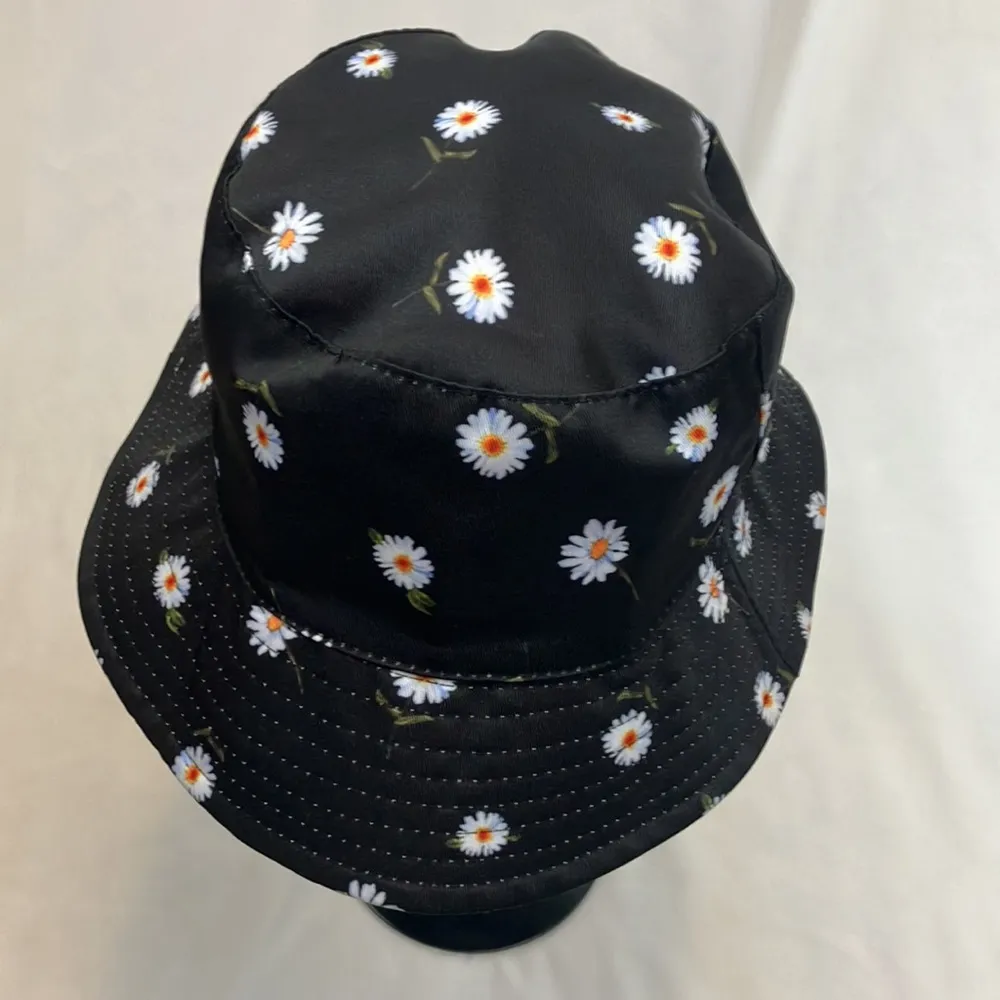 Alice + Olivia by Stacey Bendet reversible bucket hat - Image 3