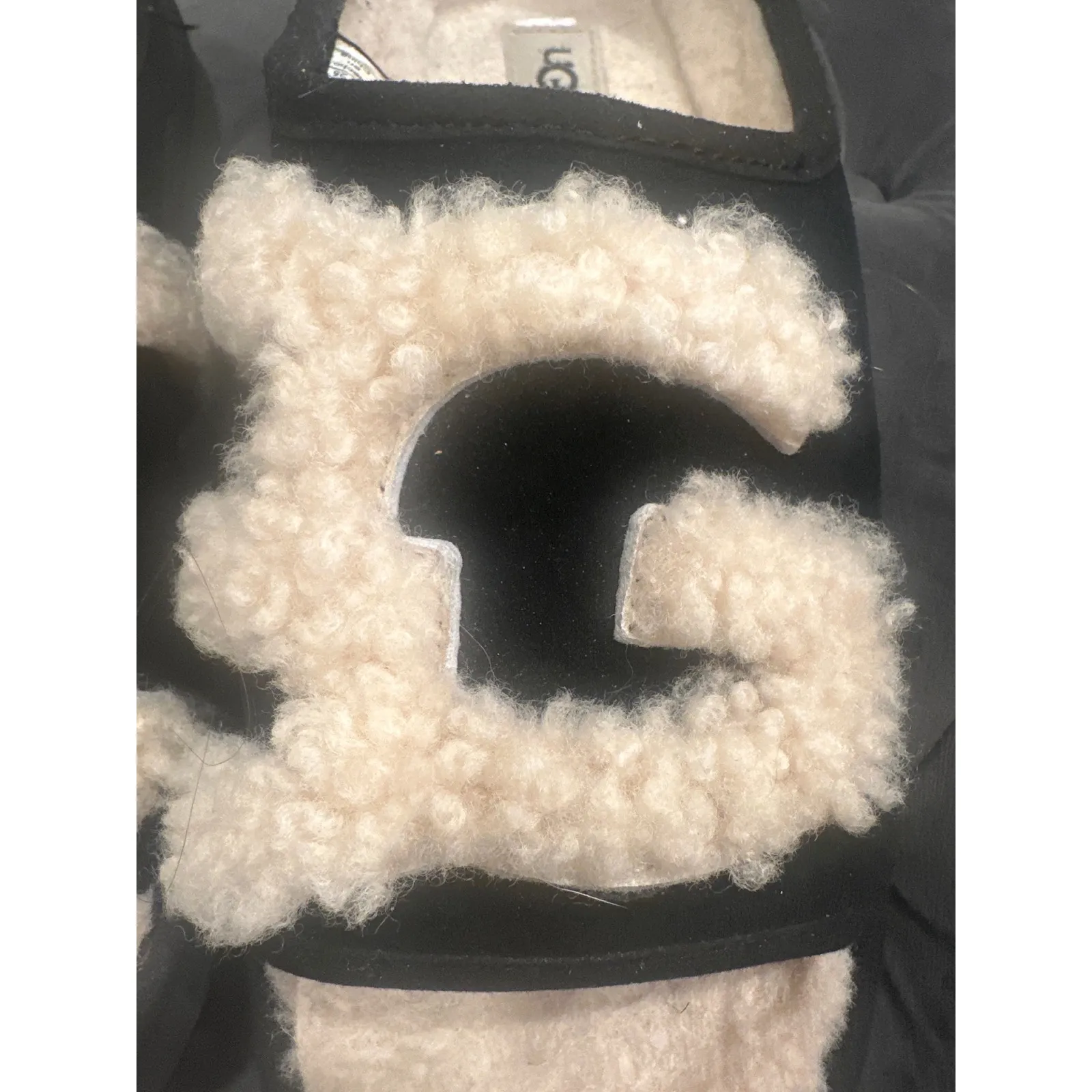 UGG Women's fluff yeah Black Cozy Furry Logo Slides Slippers Size 8 winter - Image 6