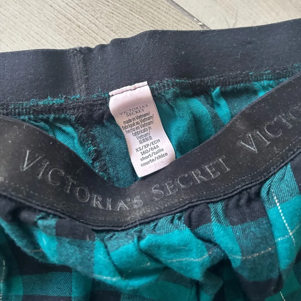 victoria’s secret green and black plaid pajama jogger pants - Image 2