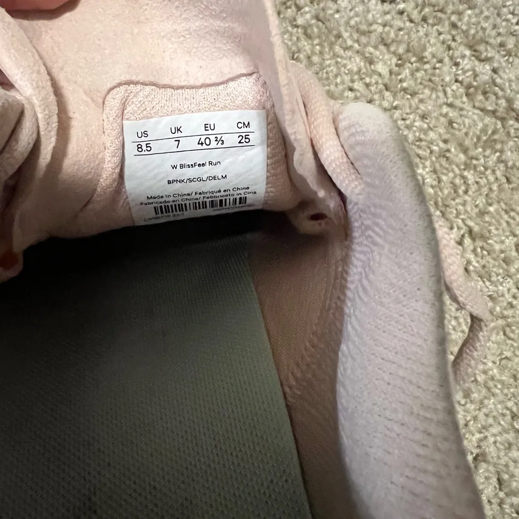 Lululemon  BlissFeel run‎ sneaker 8.5 - Image 8