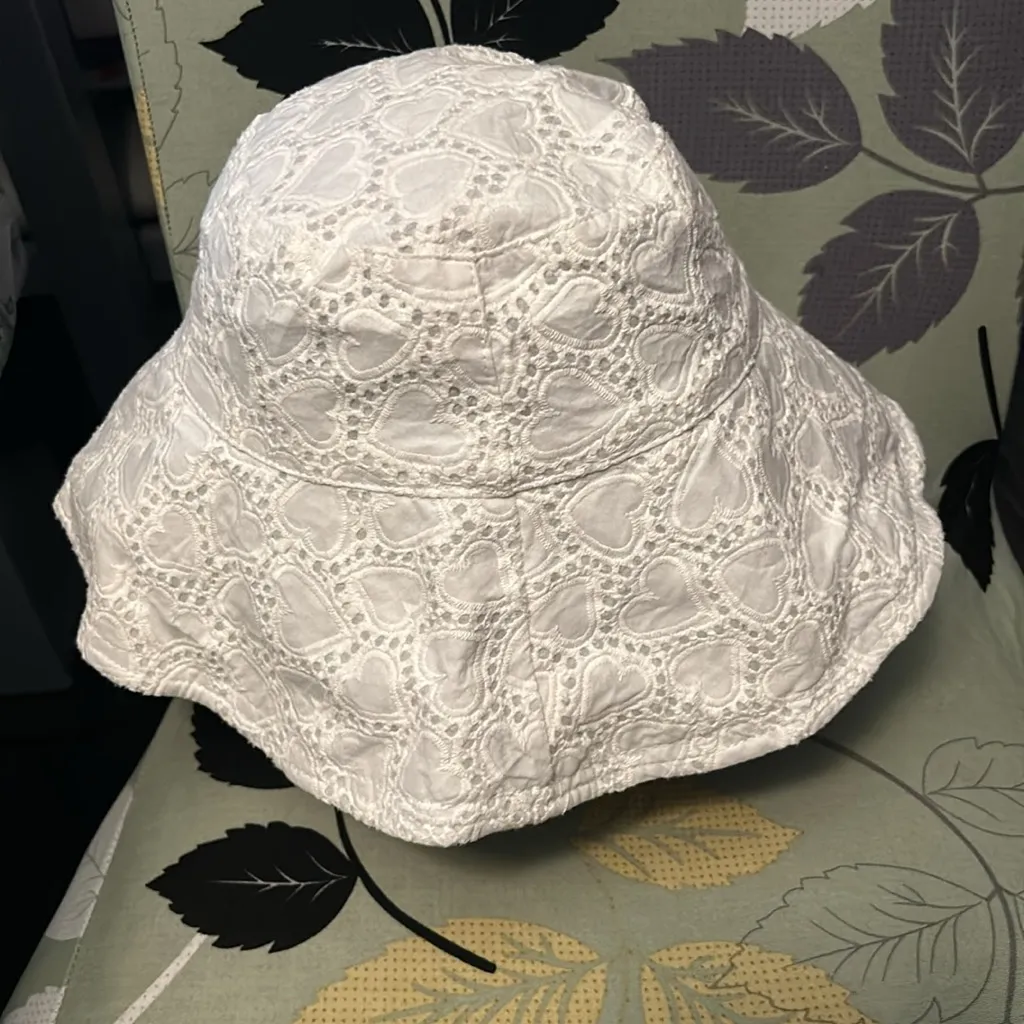 ASOS DESIGN Broderie Fisherman Bucket Hat White S/M Heart Embroidery Twee Casual - Image 4