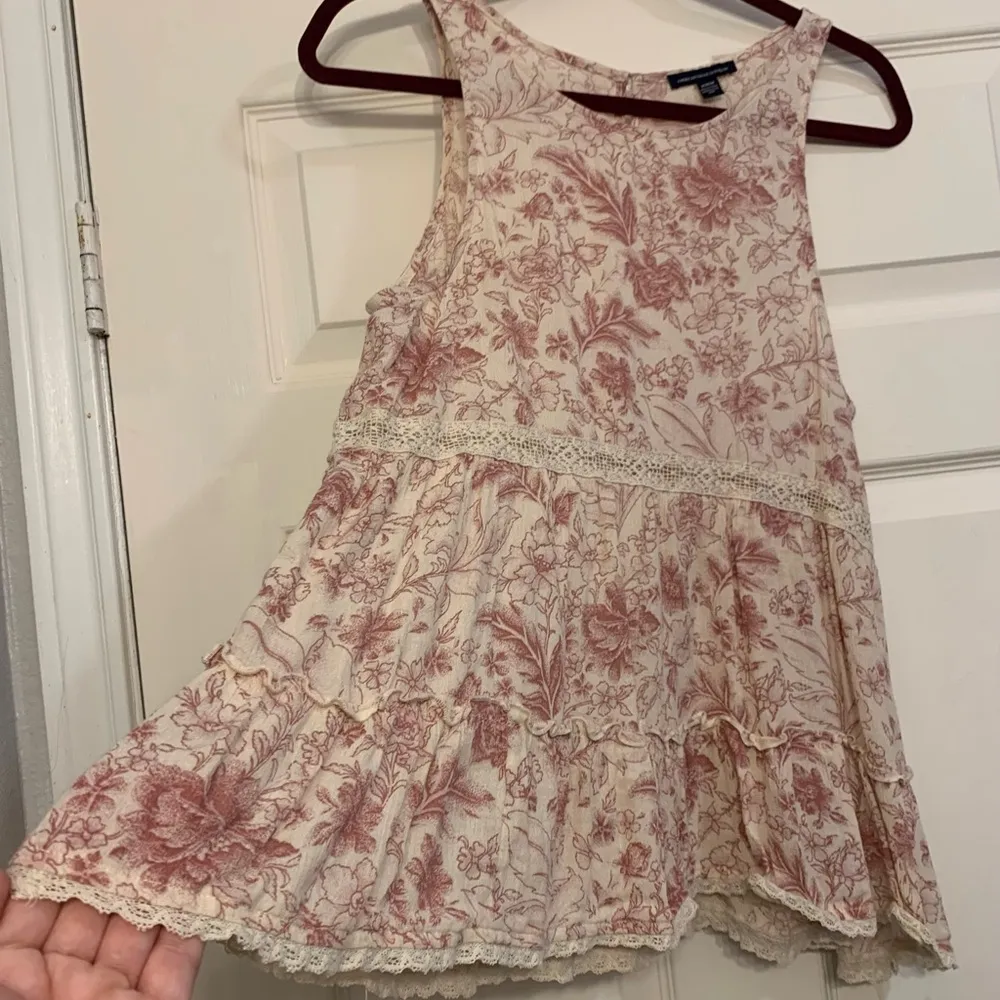 American Eagle Outfitters Offwhite & Mauve Floral Lace Med. Tank Top.       1683 - Image 2