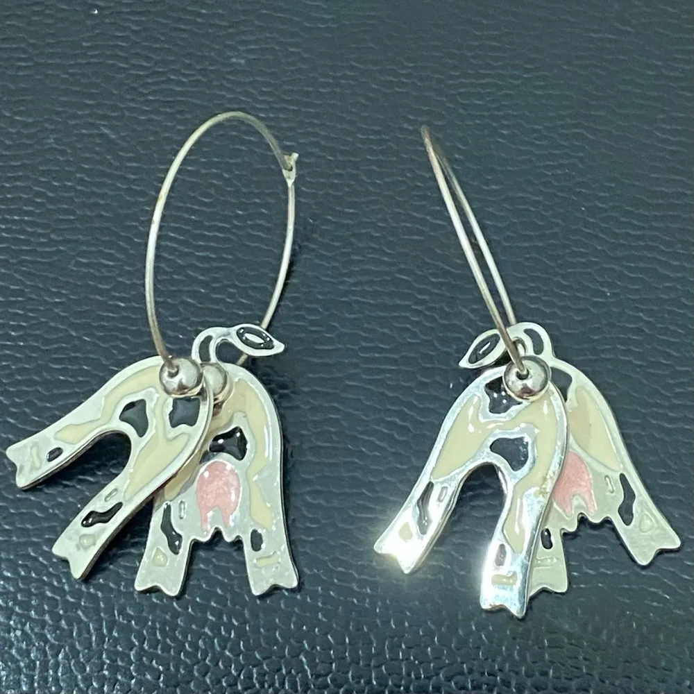 Vintage BEREBI Comical Cow Enamel Hoop Earrings 6g - Image 4