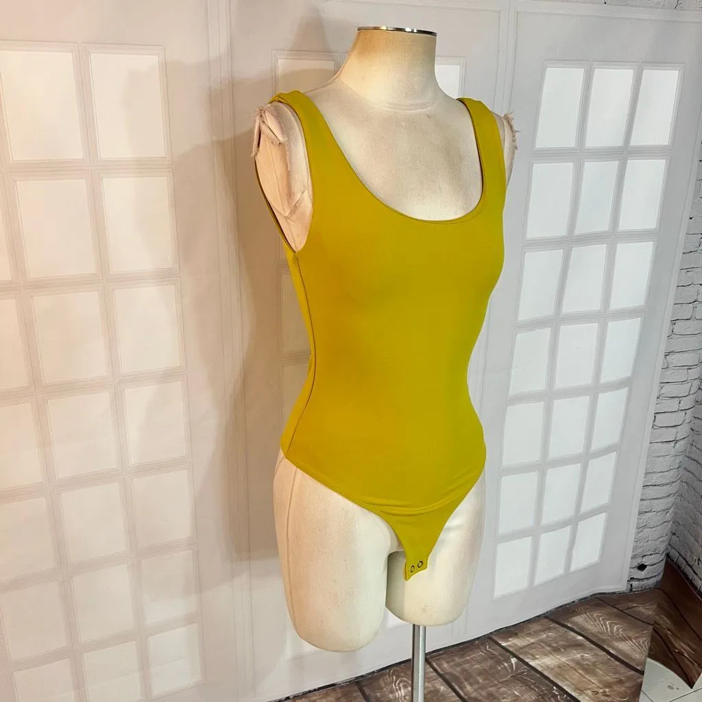 Express NWT Lime Green Yellow Body Contour Scoop Neck Sleeveless Bodysuit XS - Image 3