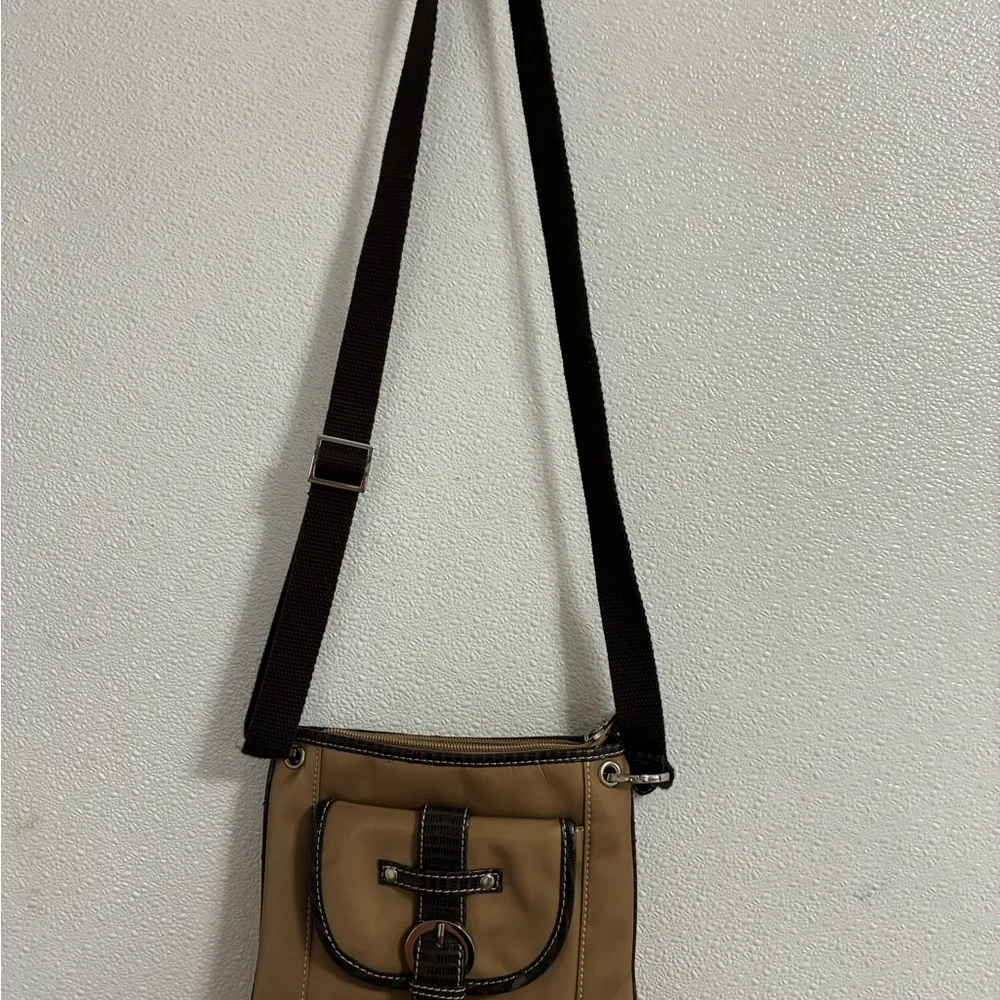 Talbots Tan and Brown Vinyl Crossbody Bag - Image 3