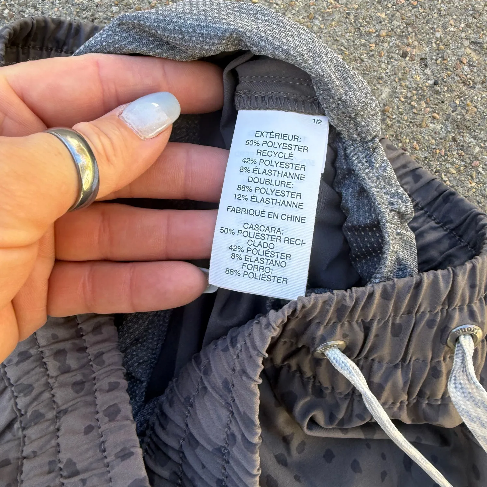 Vuori Clementine 2.0 Shorts 4" Chia Stucco Workout Gray Black Dot VW3000 XS - Image 4