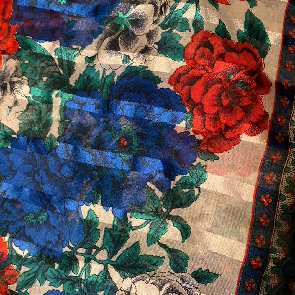 Vintage red, blue, white poppy carnations floral scarf - Image 4