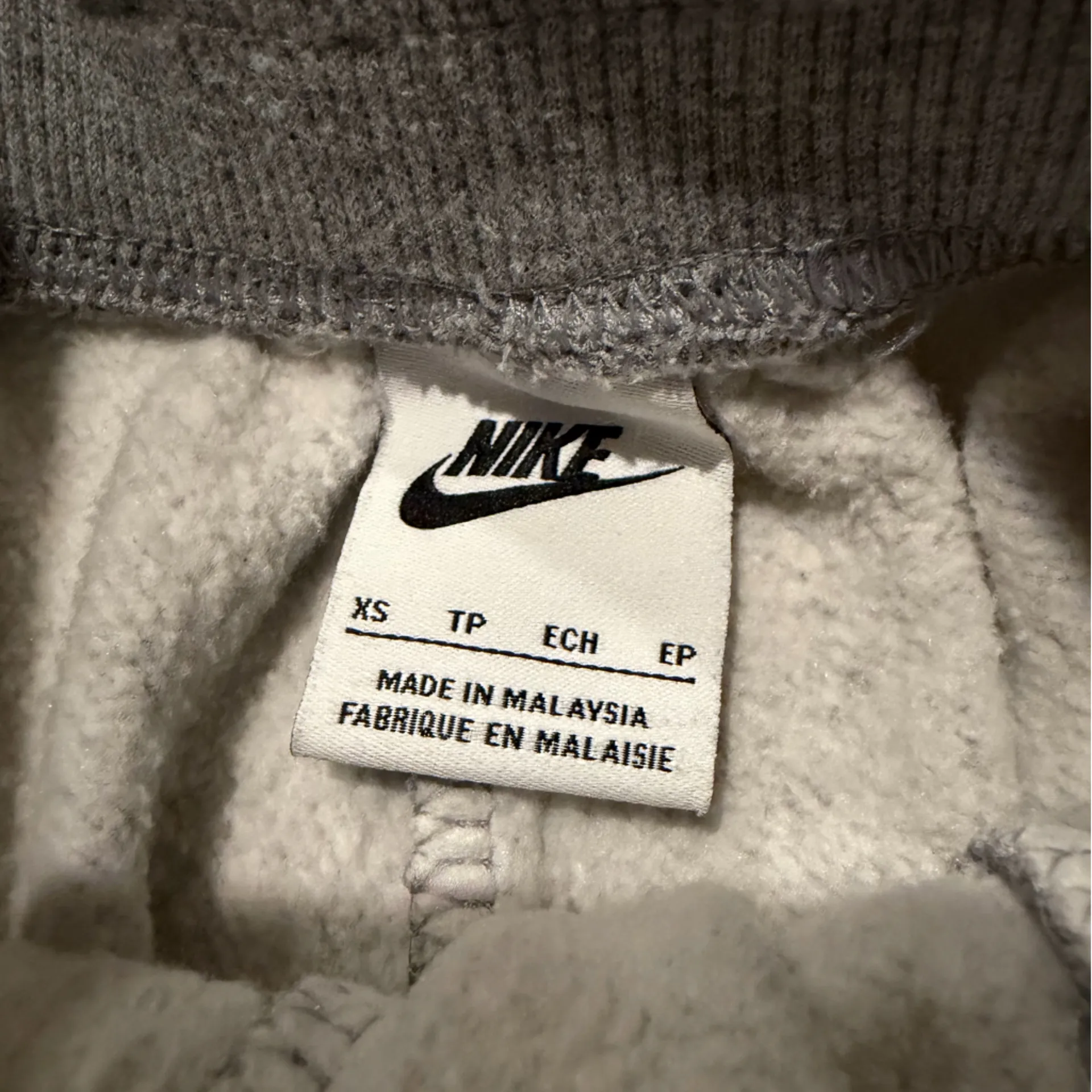 Nike "Sportswear Phoenix Fleece Shorts" W - Heather Grey XS - Image 2