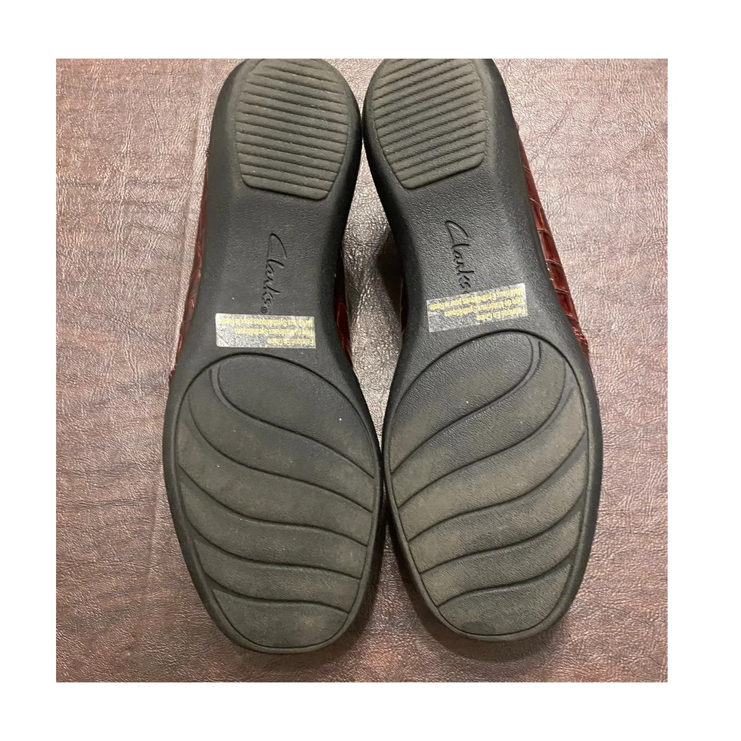 Clarks Collection Maroon Croc Embossed Patent Loafers 7M Comfort‎ Slip - Image 7