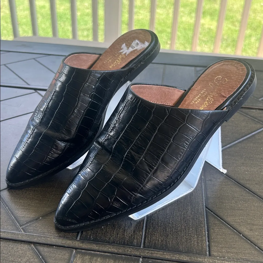 Seychelles black leather pointed toe ladies mules size 6.5 medium preppy - Image 2