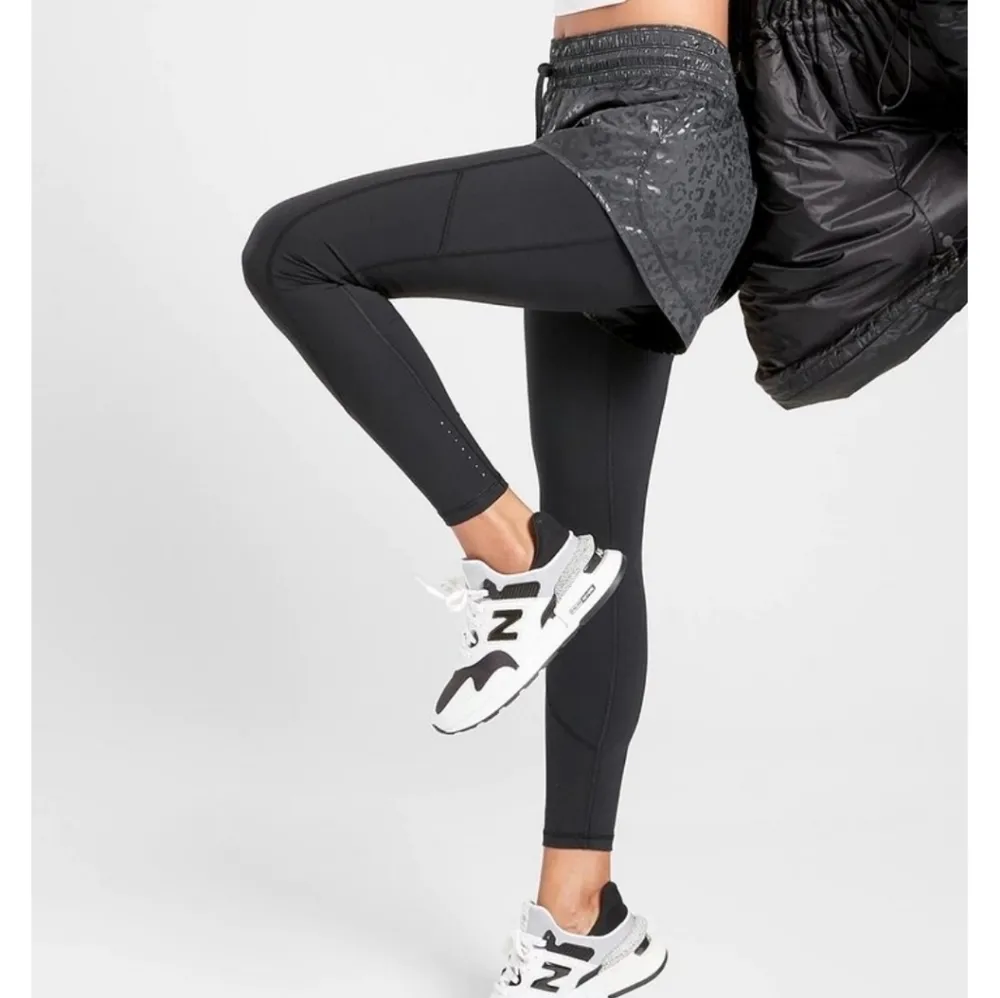 ATHLETA NWT black rainier 2 In 1 performance tights M - Image 3