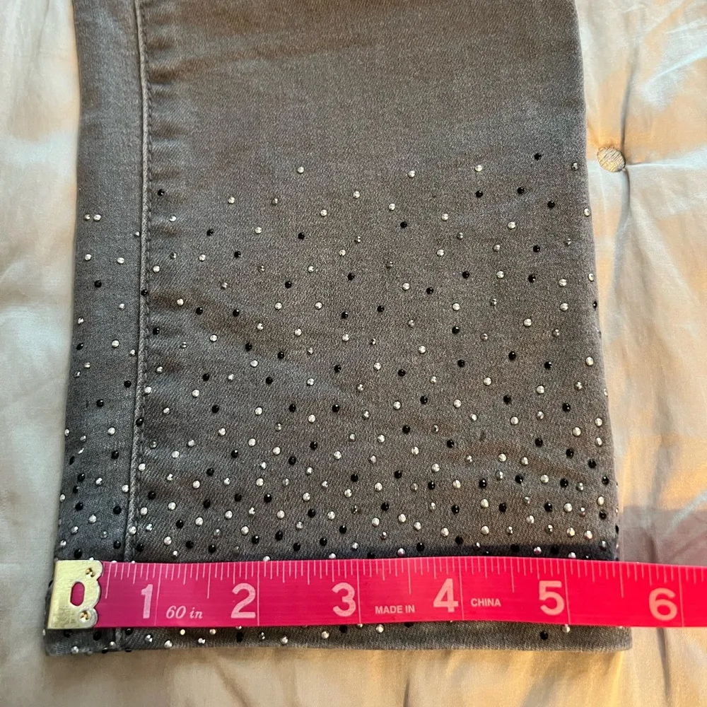 DEMOCRACY AB Technology Jeans Size 10 in Gray wash embellishments to hem EUC - Image 4