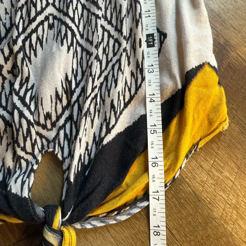 Alice + Olivia Yellow and Black Geometric Crop Top - Image 8