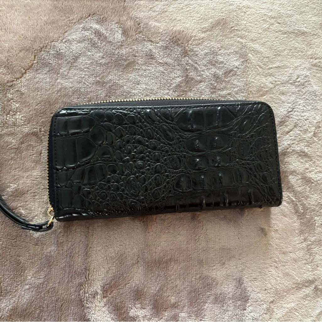 Black Wallet / Wristlet with Zip Closure - Image 5