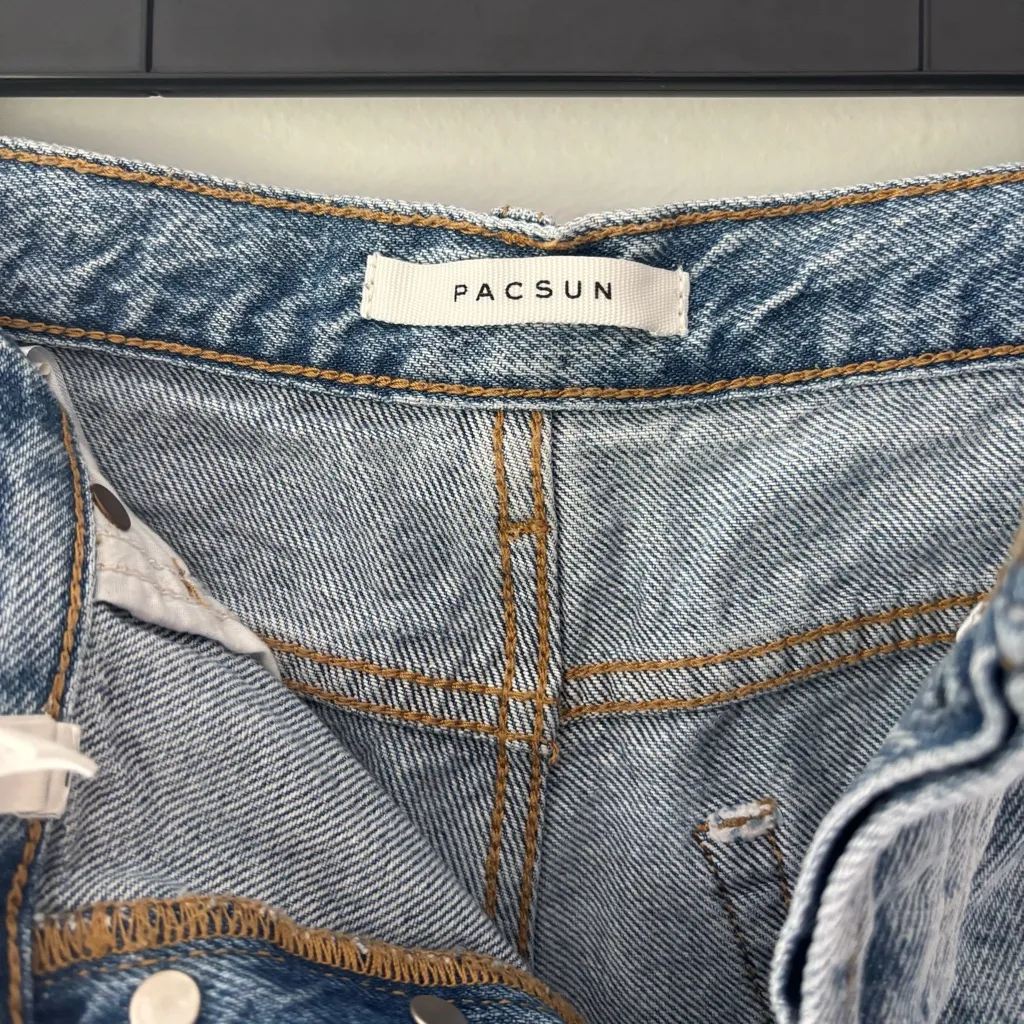 PacSun Ultra High Rise Vintage Short Distressed Jean Shorts Light Wash Denim - Image 5