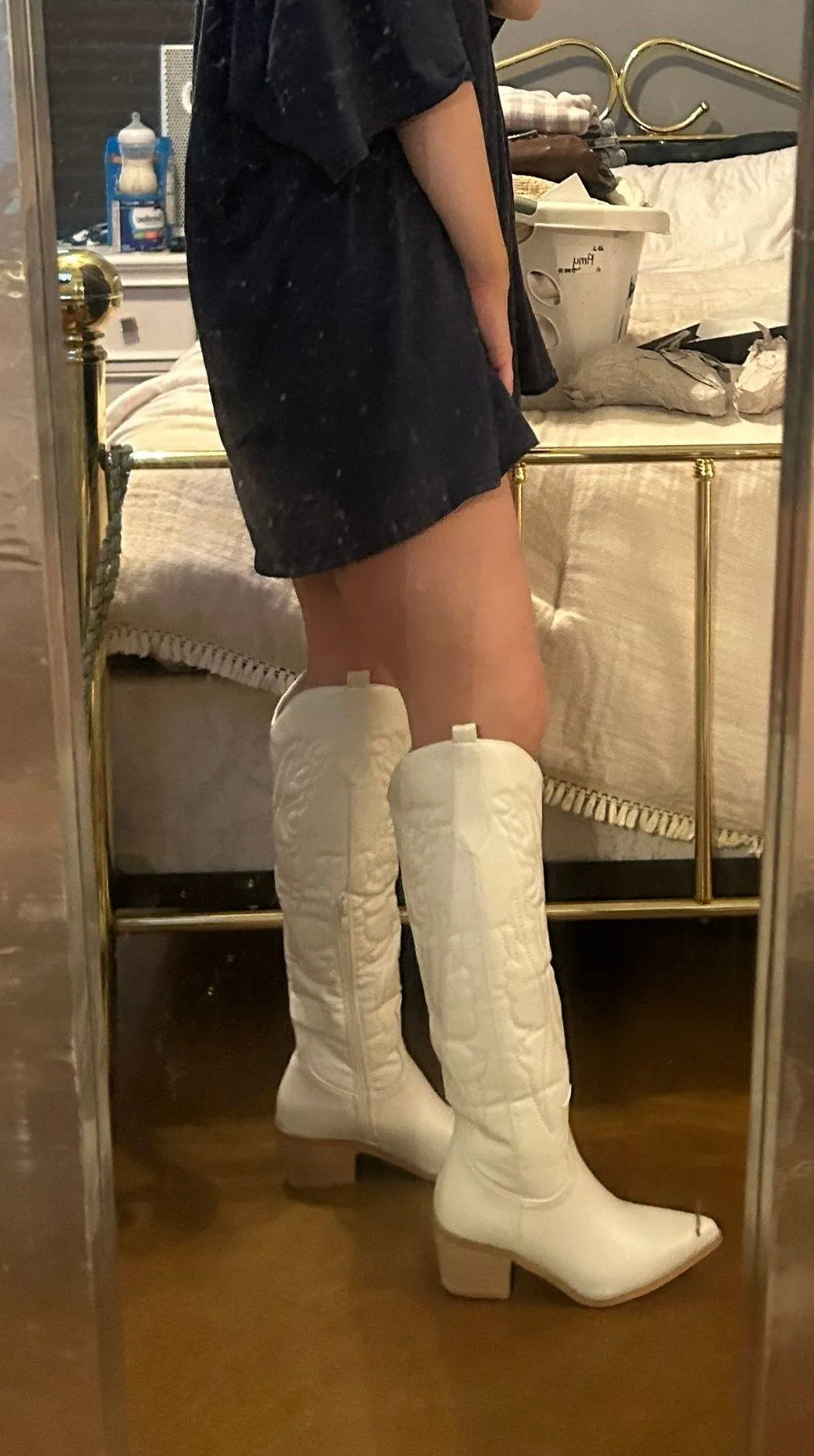 Cowboy Boots White Size 6.5 - Image 3