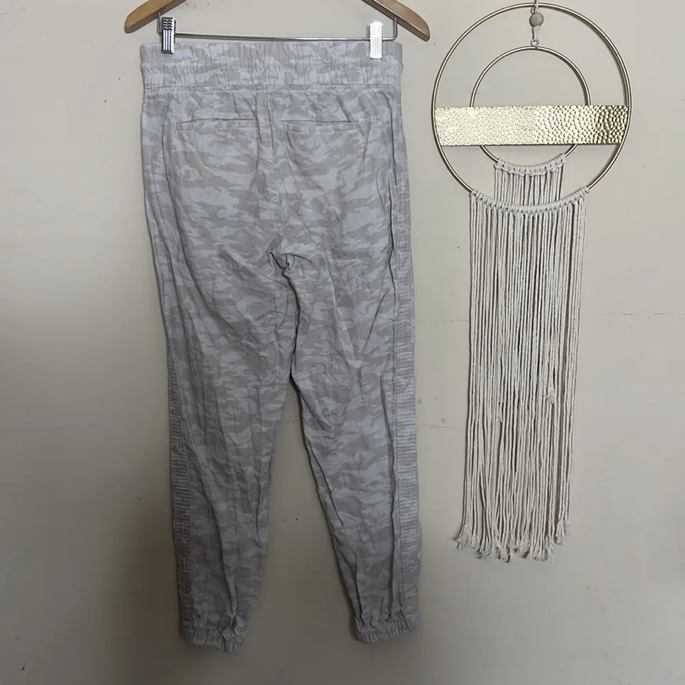 Athleta • cabo tide linen jogger pants in ivory camo - Image 61