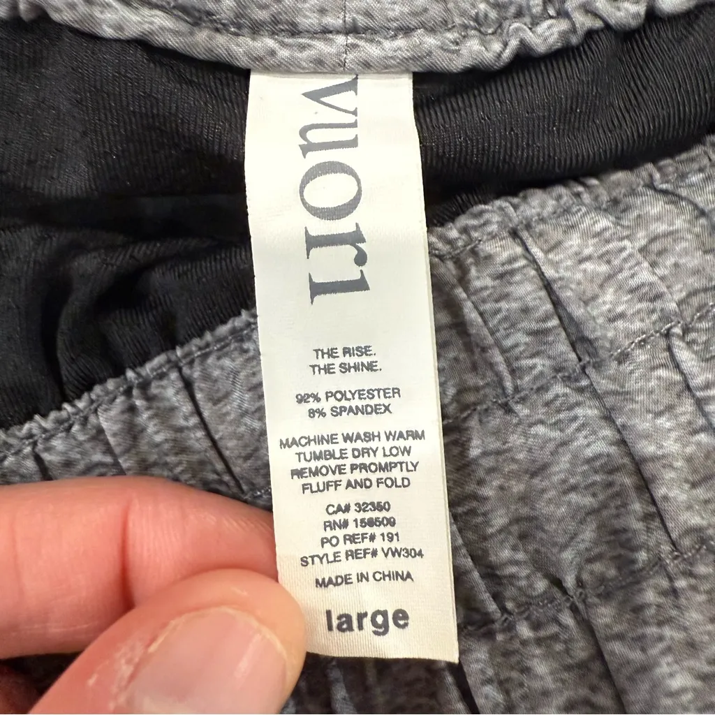 Vuori Clementine Shorts 2.0 Women’s Large Lined 2.5” Inseam Gray/White Running - Image 4