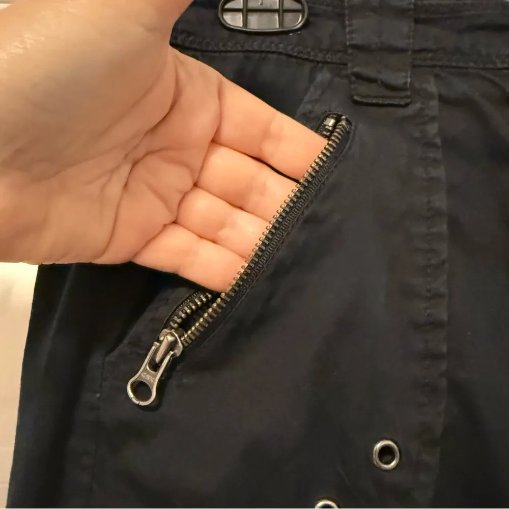 New York & Company 8 Pocket Mid Rise Ankle Cargo Pants Utility Black Size 4 - Image 3