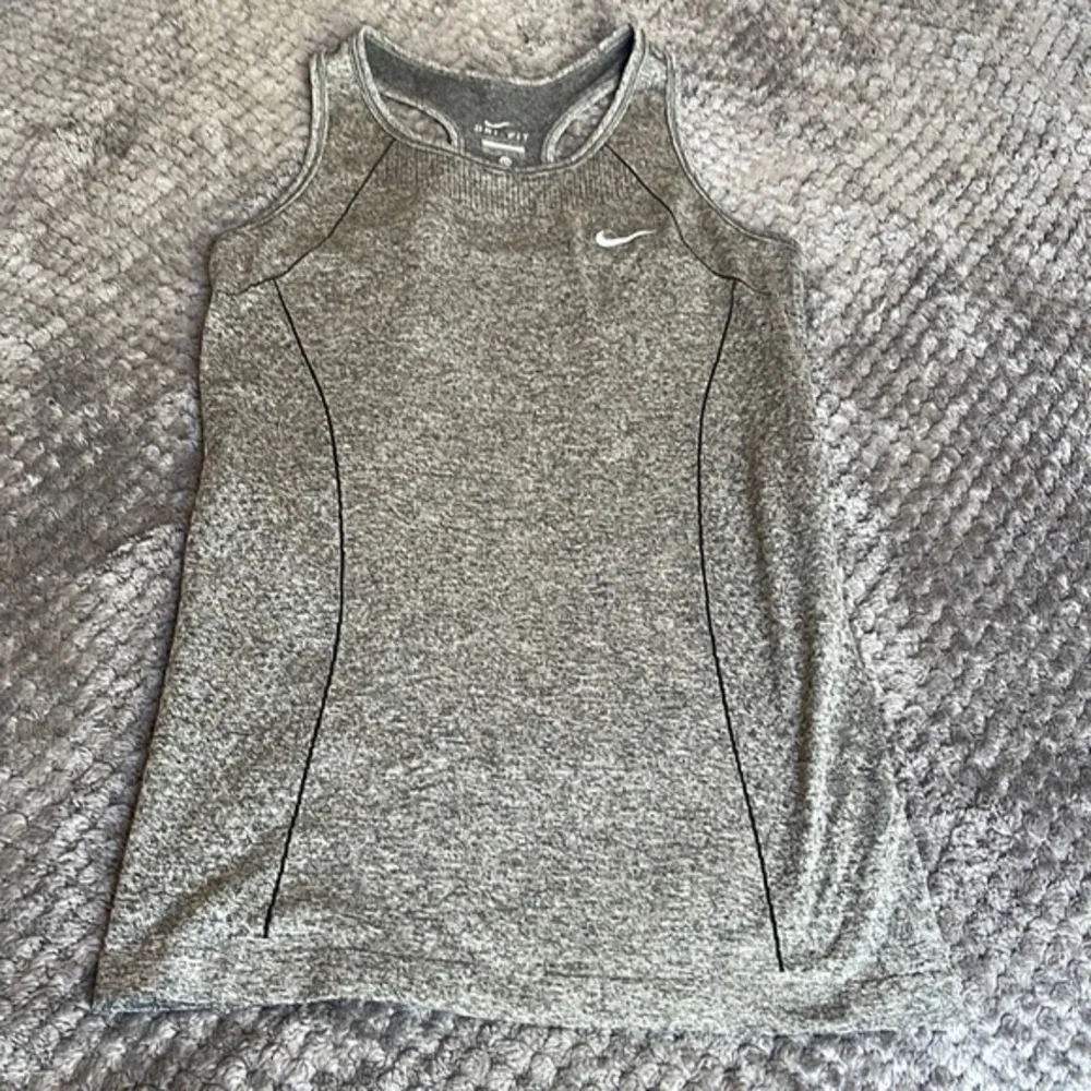 Nike Dri-Fit Gray Run Fast Live Fearless Racerback Tank Top Size XS EUC #0851-AT - Image 2