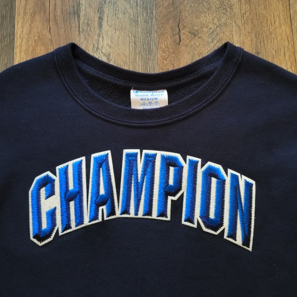 Women's Vintage Champion Crewneck Navy Size Medium - Image 3
