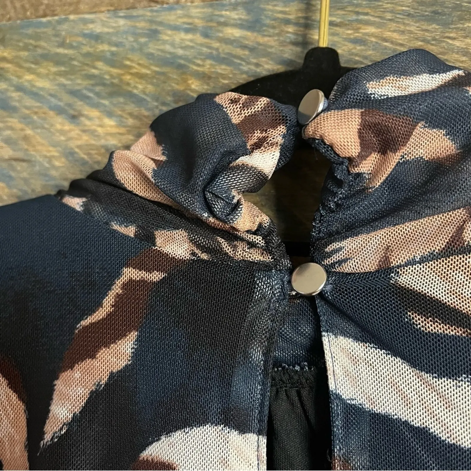 Cable & Gauge‎ Teal Mesh Ruched Top Size XS - Image 10