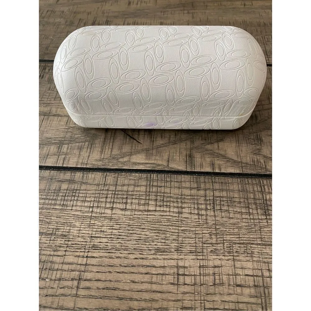 Oakley woman’s sunglasses with case - Image 10