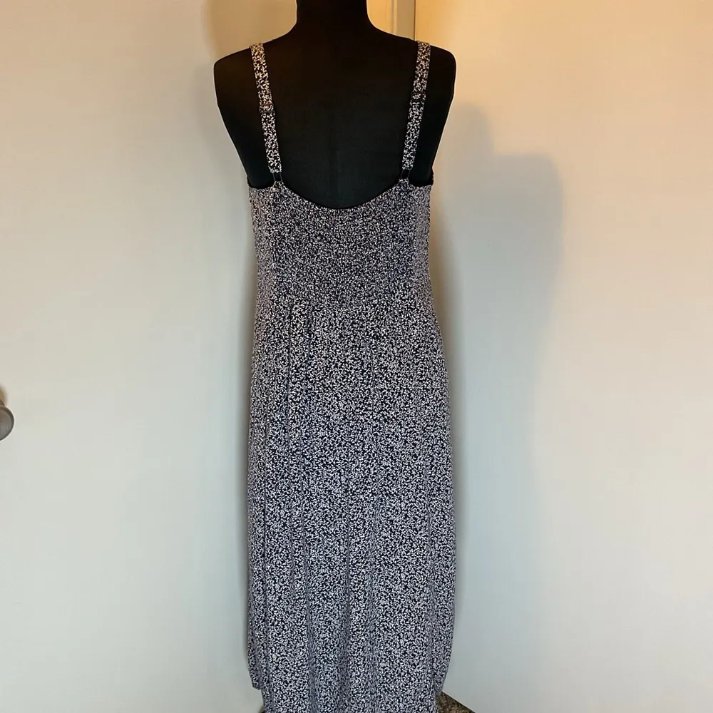 6. Old Navy Sleeveless Floral Sundress Blue Maxi Dress Size Large - Image 6