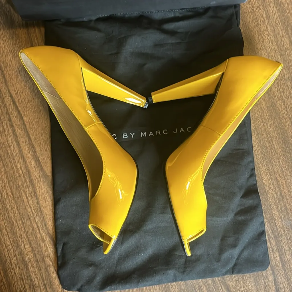 Marc by Marc Jacobs 39 US 8.5 Yellow Peep Open Toe Heels Stilettos - Image 2