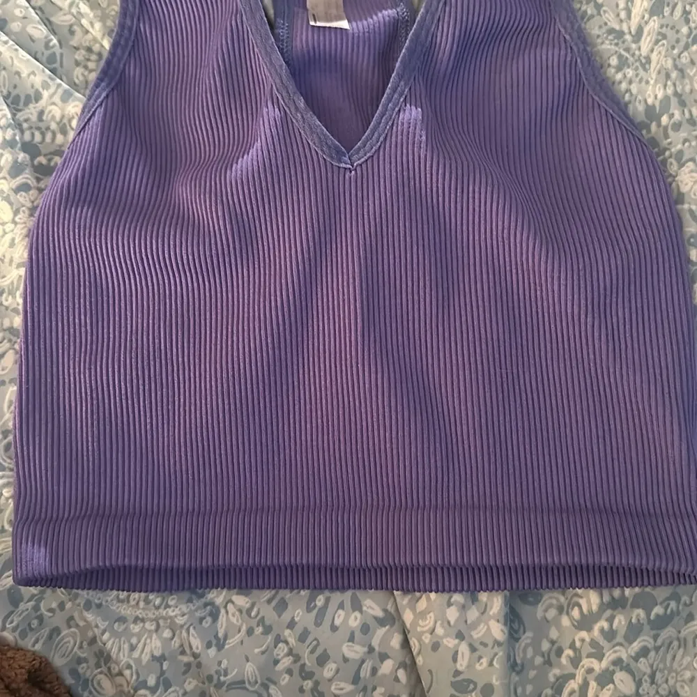 Free people movement sports bra v neck top size Small. Purple Lilac - Image 3
