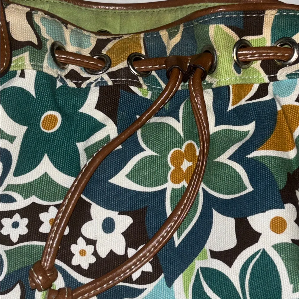 CROFT AND BARROW GREEN FLORAL DESIGN IN CANCAS WITH TAN FAUX LEATHER ACCENTS - Image 9