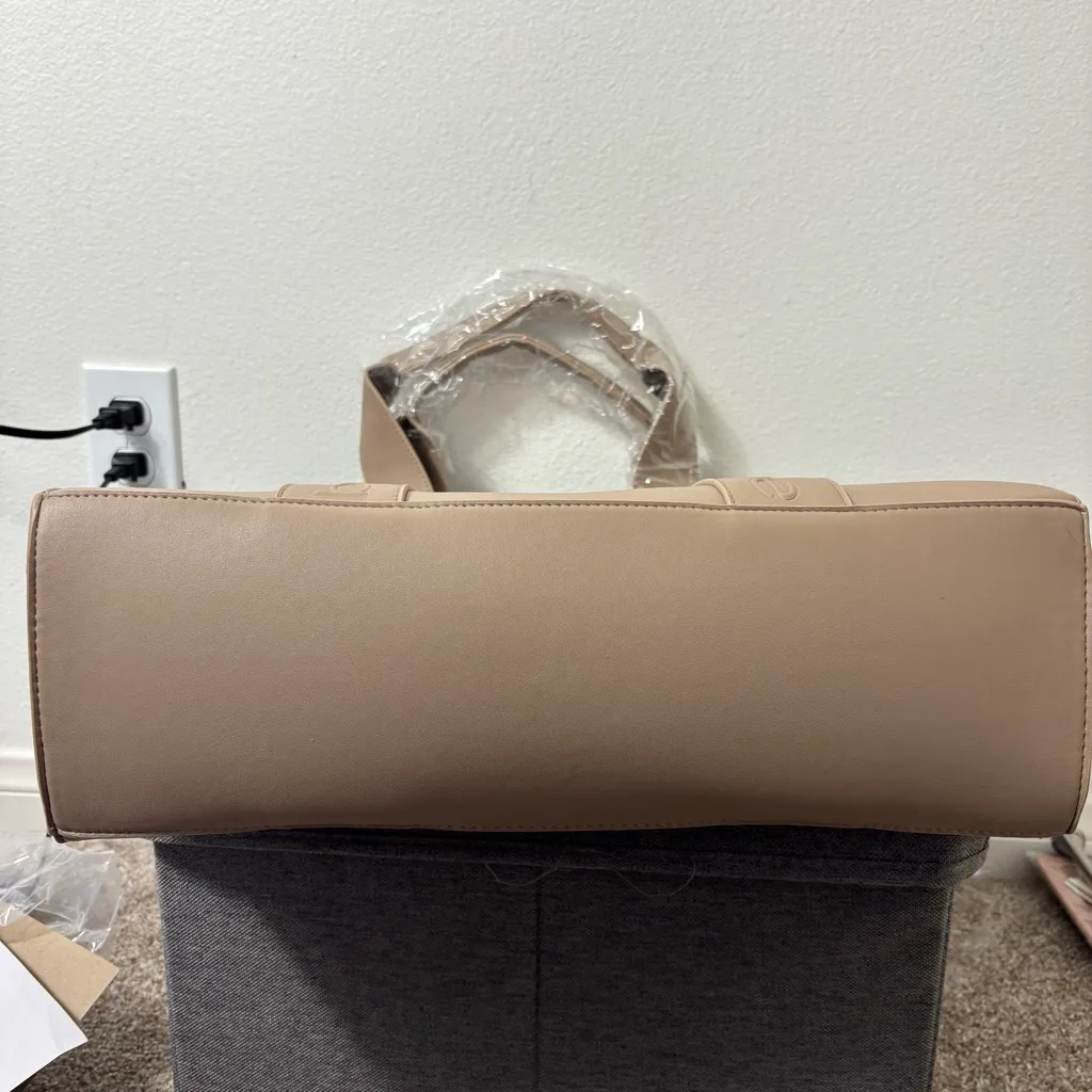 NWT Bebe Tan Women’s HANA POLYURETHANE TOTE - Image 7