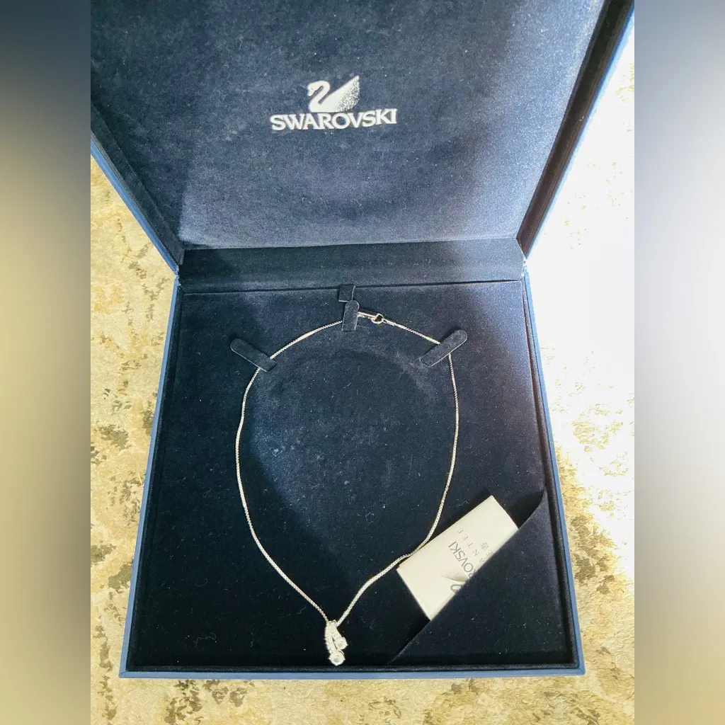Beautiful SWAROVSKI necklace 🌟🌟🌟 - Image 2