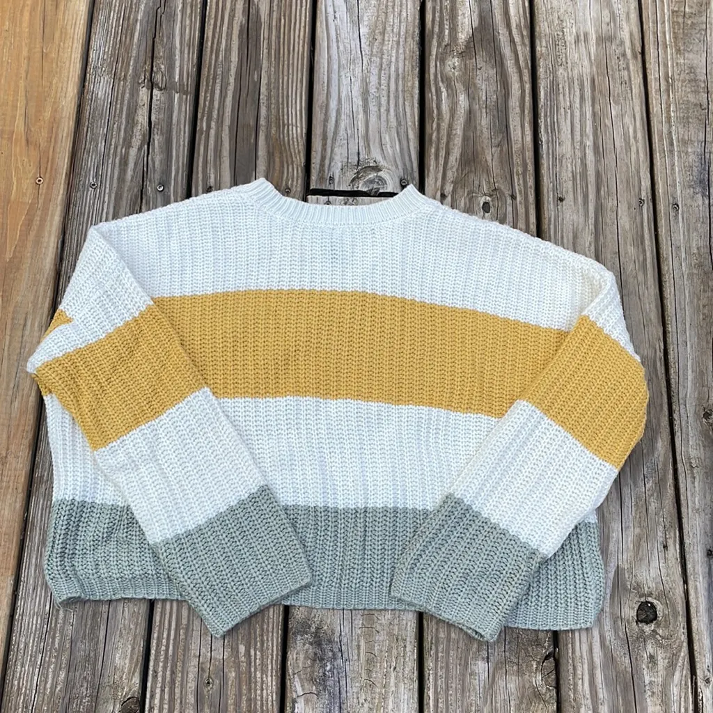 Moon & Madison Cropped Striped Sweater Small - Image 4